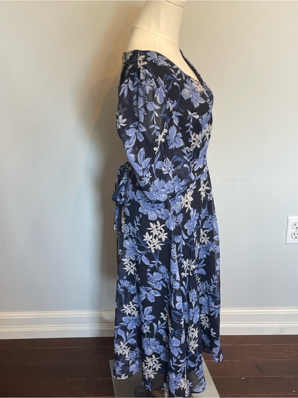 Tommy Hilfiger Navy Floral V-Neck Midi Dress - Picture 9 of 14
